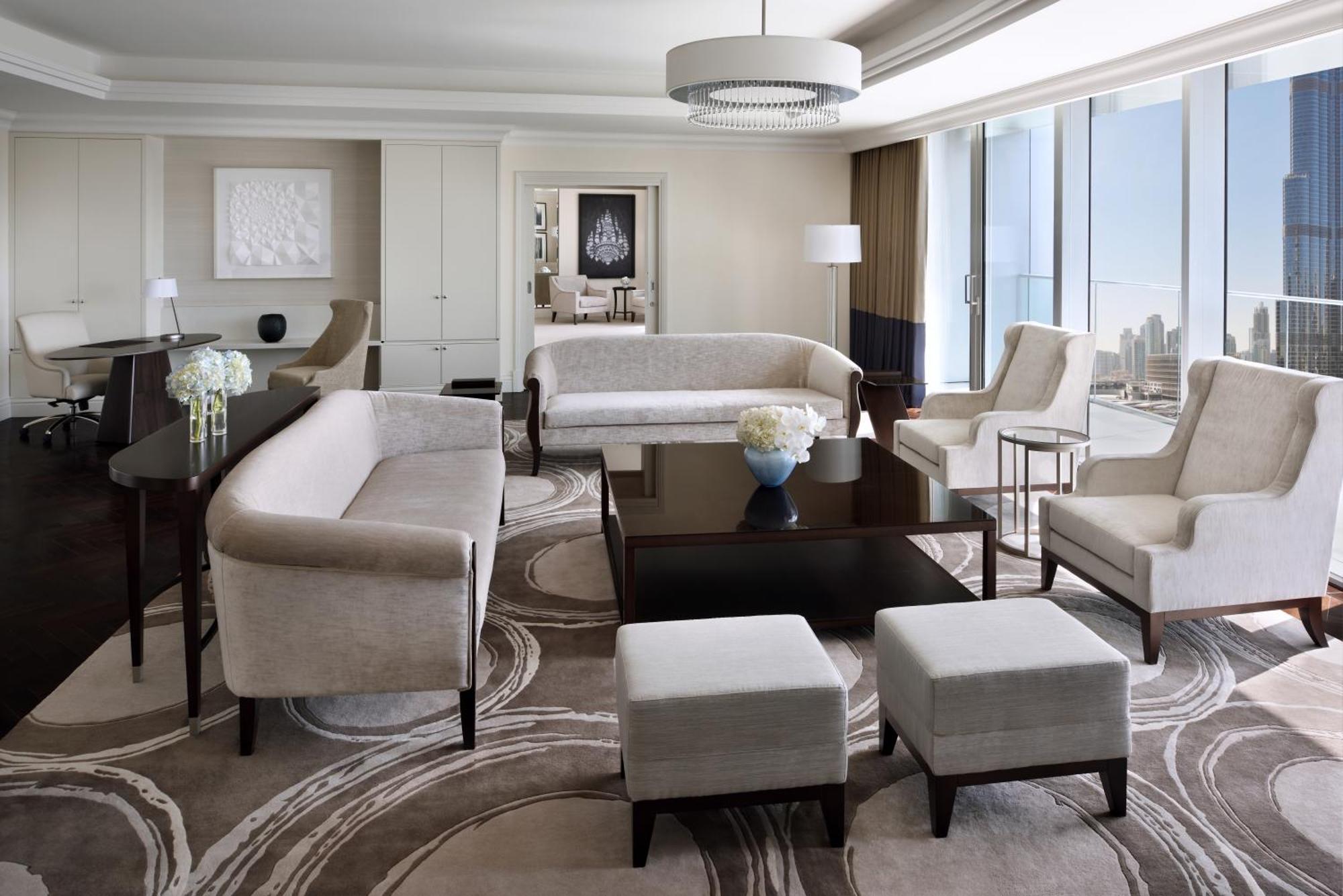 Kempinski The Boulevard Dubai Ngoại thất bức ảnh A living room in a suite at the Four Seasons Hotel, New York City