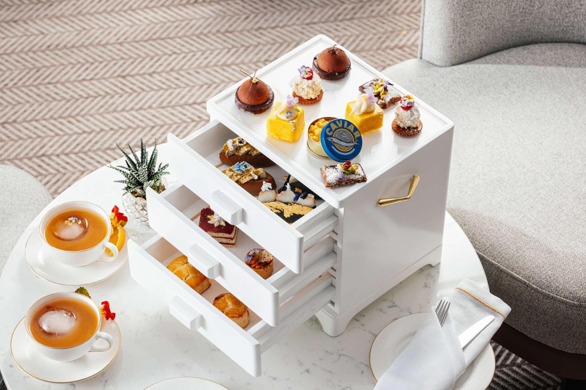 Kempinski The Boulevard Dubai Ngoại thất bức ảnh Afternoon tea at The Ritz-Carlton, Hong Kong