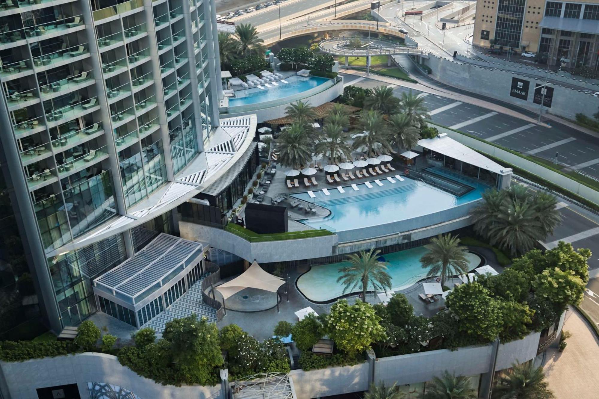Kempinski The Boulevard Dubai Ngoại thất bức ảnh The swimming pool at the complex